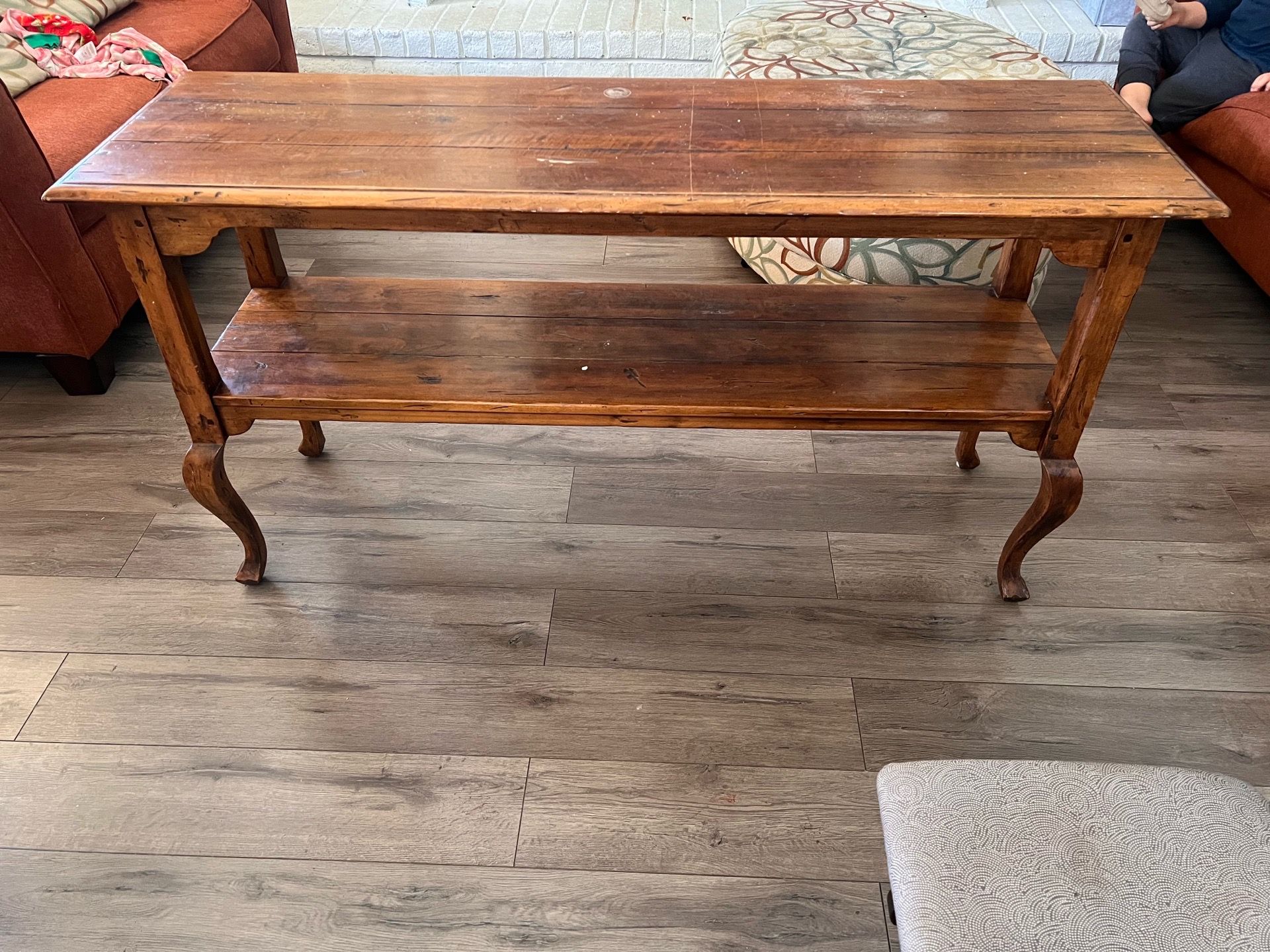 Entrance table