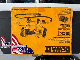 DEWALT DCGG571M1 20V MAX Grease Gun Kit