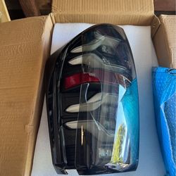 Cracked Aftermarket 2016-2023 Tacoma Tail Lights