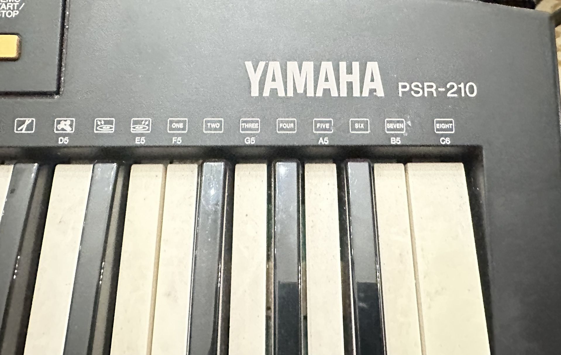 Yamaha PSR 210 electric keyboard