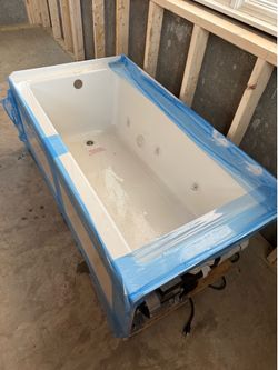 Whirlpool bath tub. 🚨 Price is negotiable