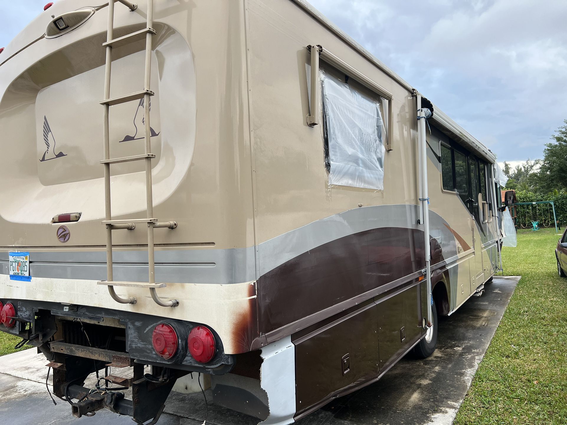 Ford P30 1997 Motor home RV, Salvage Title 