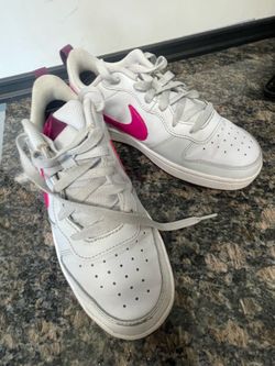 Nike sneaker (SIZE W: 6)