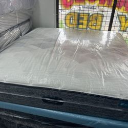 KING SIZE SIMMONS BEAUTYREST HARMONY LUX MATTRESS & BOX SPRINGS BED SET