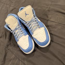 Jordan 1 lows      Size 13