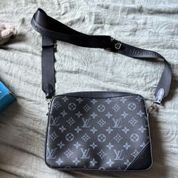Louis Vuitton trio messenger bag