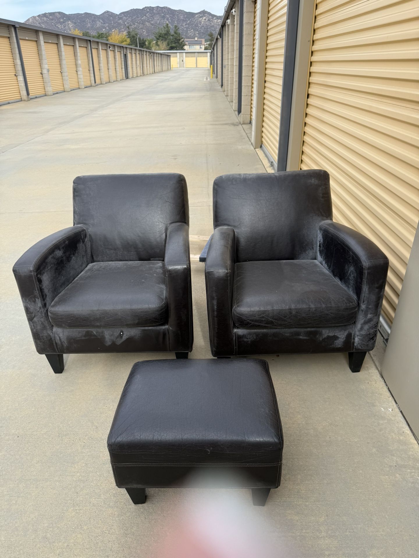 2 Chairs + Ottoman