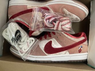Nike Sb Dunk Strange Loves