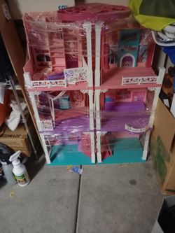 Barbie doll house