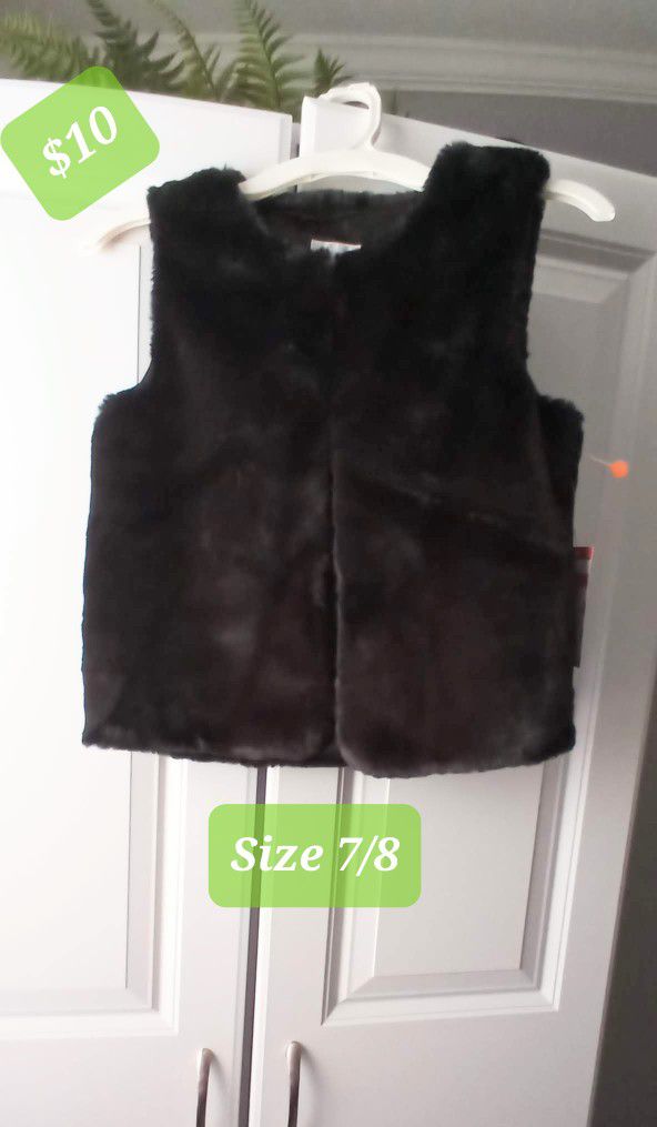 Girls Faux Fur Vest $10( New)