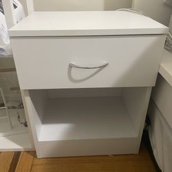 2 Nightstands 