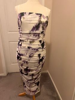 New. Elegant floral print dress with ruched design, size: XL $30 cash only. Cross posted