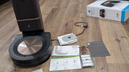 iRobot Roomba Vacuum Cleaner with Accessories