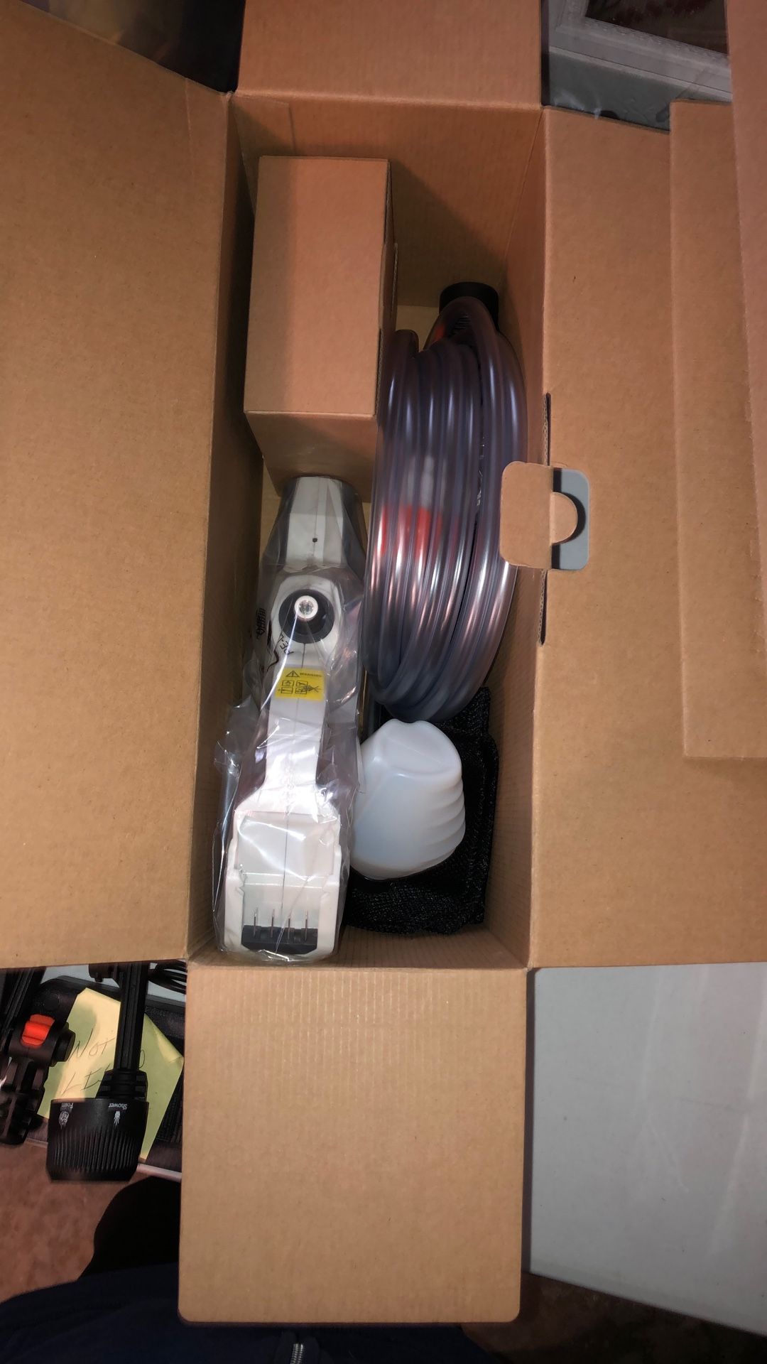 Portable, cordless power cleaner