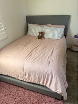 Queen Mattress Set , Frame & Dresser. $150!