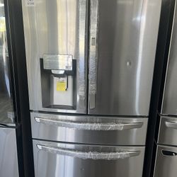 Hot Deal / LG French Door Refrigerator With Convert Drawer And Craft Ice Maker WAS$4299 Now$1399