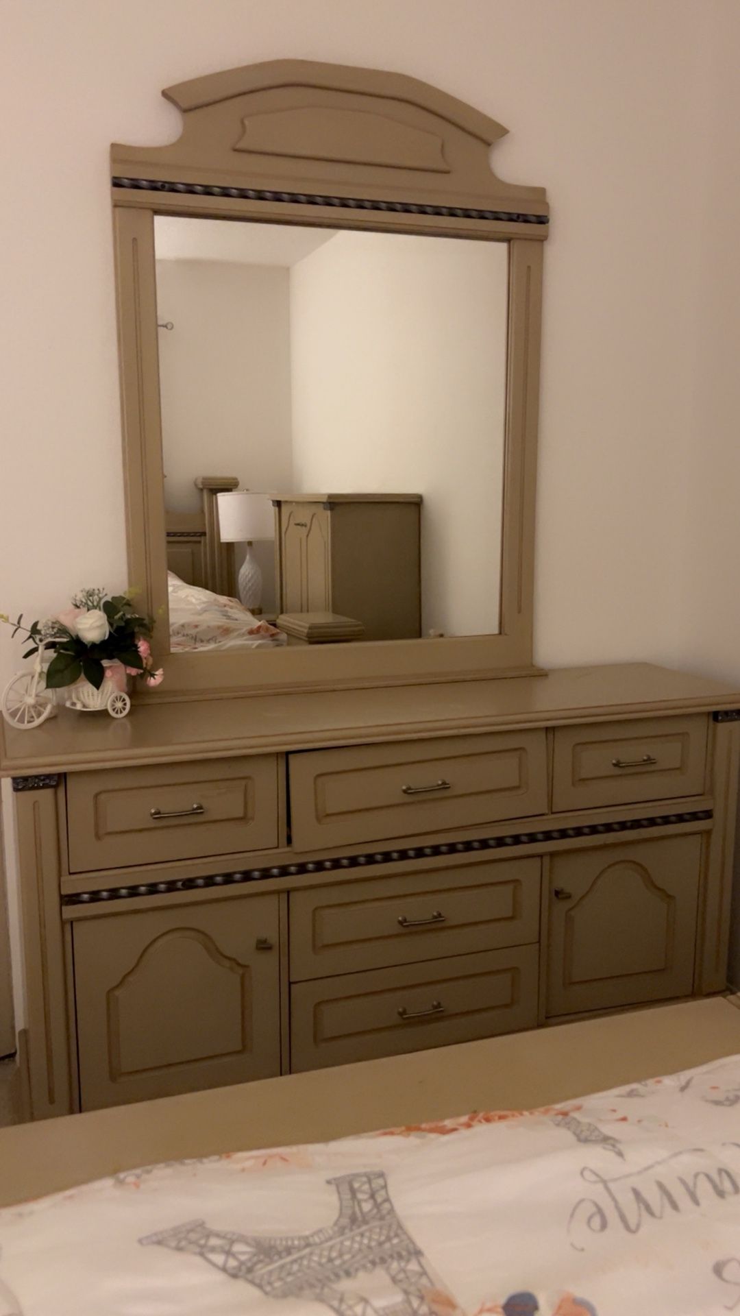 Queen/ King Bedroom Set