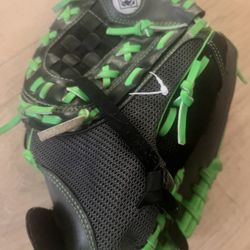 Kids Franklin Glove Like New 