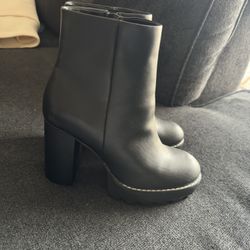 Black Boots 