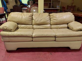 Australian white leather paid over 2800 moving Must sell to 275