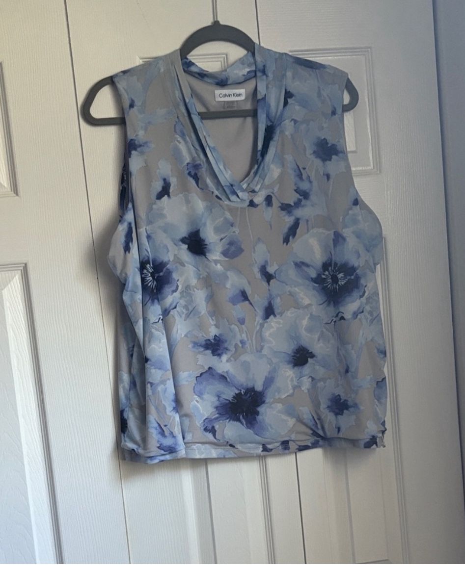 Calvin Klein Women's Top in Blue Floral Pattern