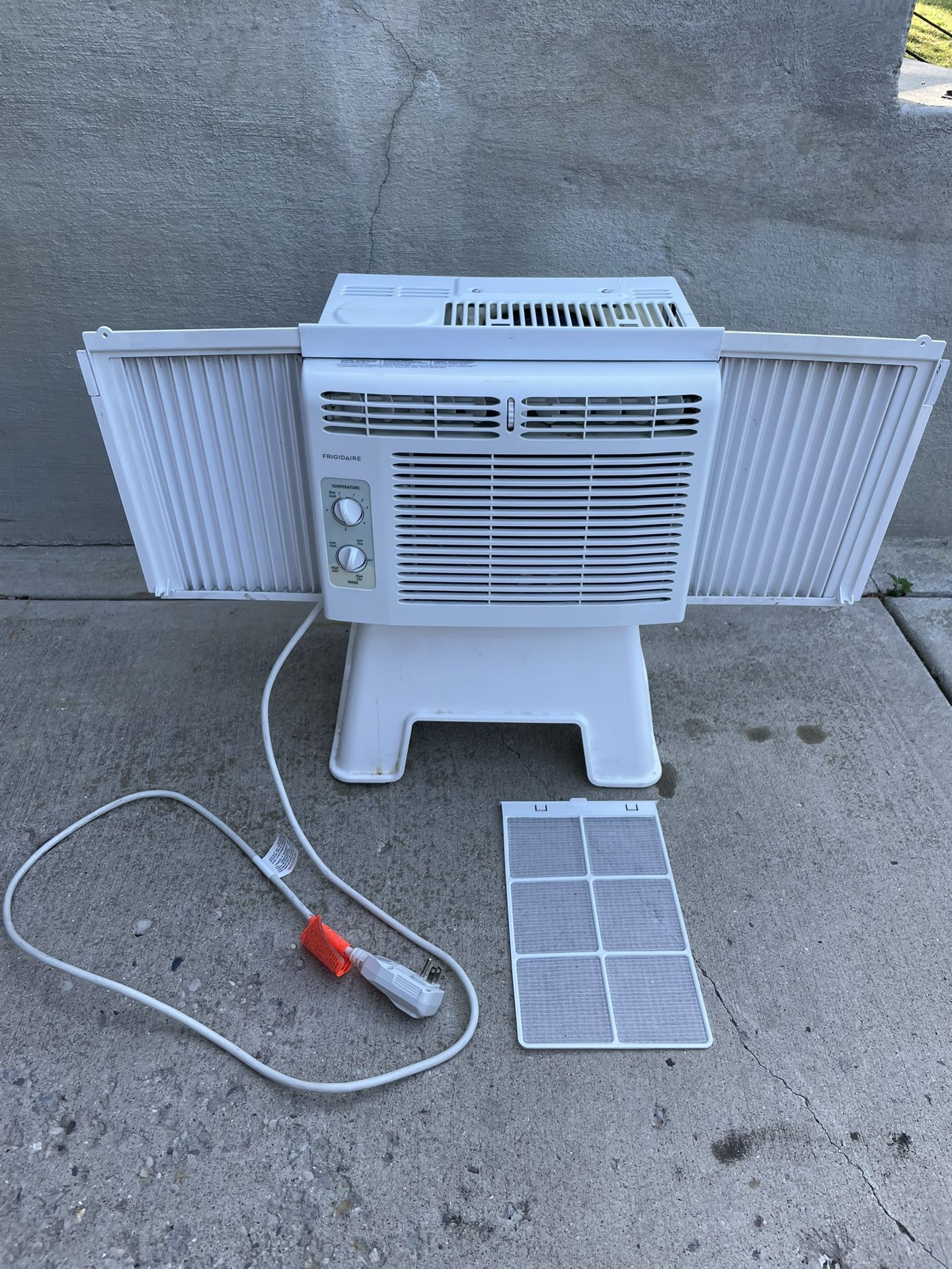 Frigidaire 5,000 BTU Window-Mounted Room Air Conditioner