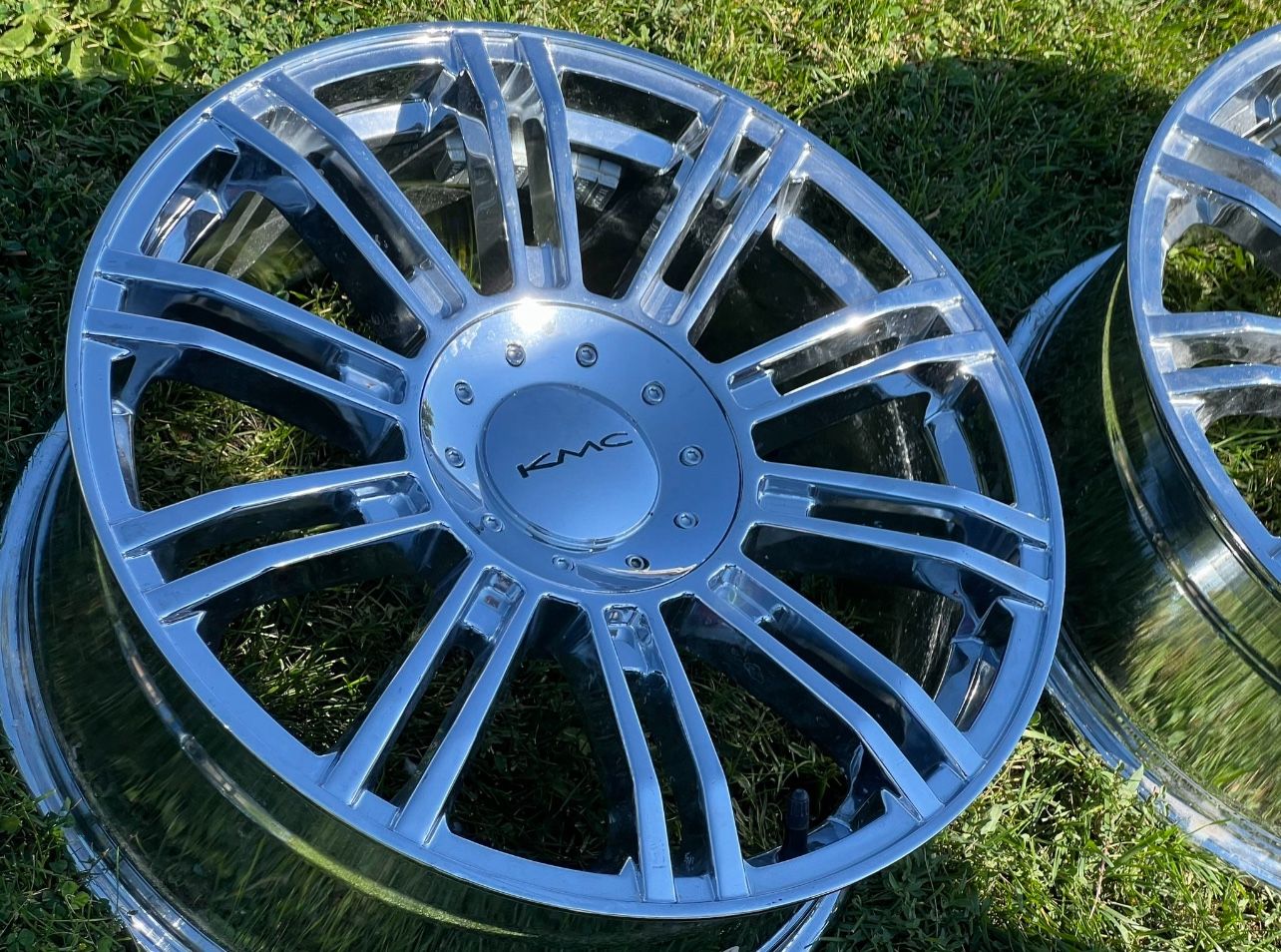 KMC KM677 Chrome 19x8.5 Full Set