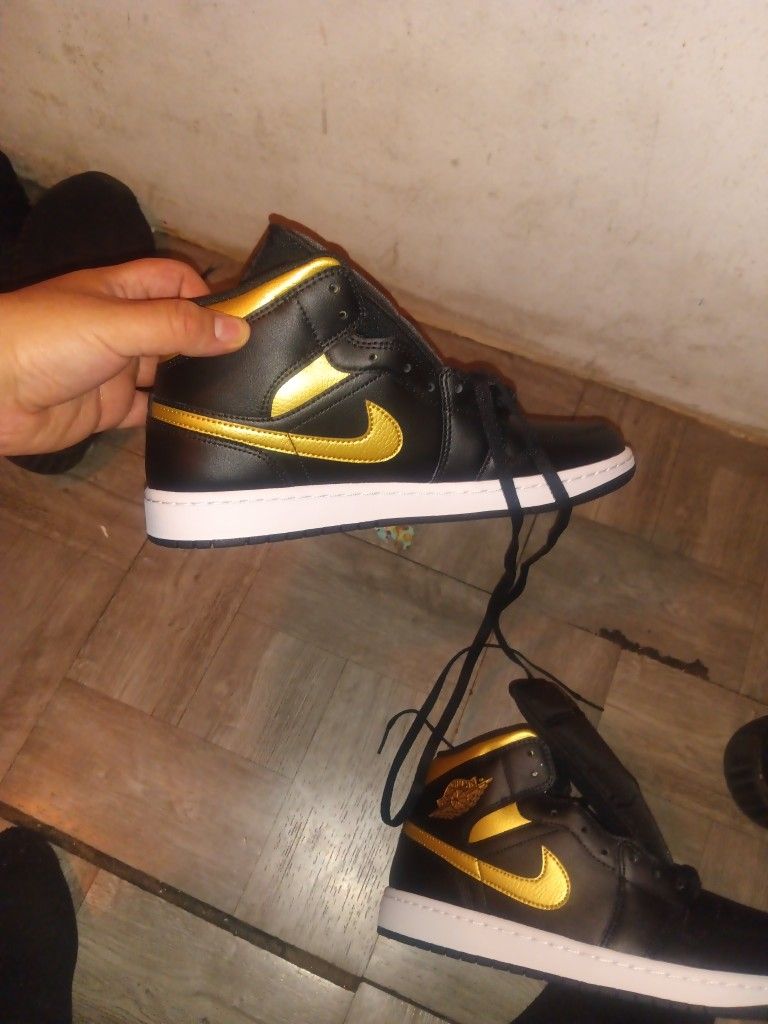 Jordan 1 Mids 