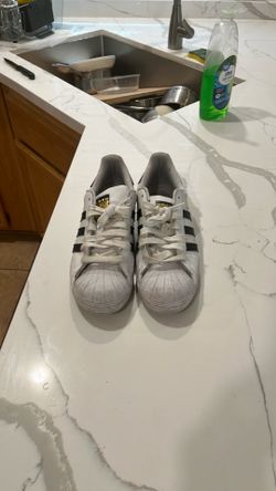 Size 9 men white n black superstar