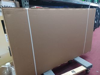 83" screen Oled smart 4k ultra HDTV by Samsung.  QN83s85FDEXZA. Free wall mount bracket.