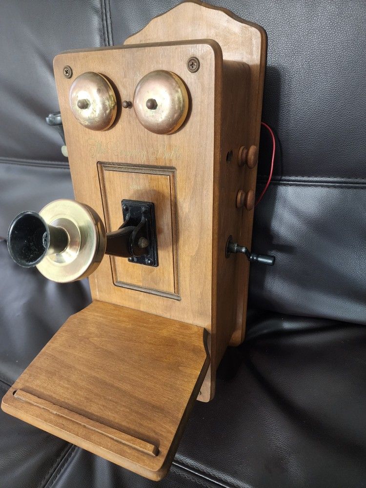 VINTAGE THE COUNTRY BELLE WOOD WALL PHONE RADIO
