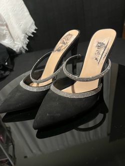 Black heels with ring stones size 7 1/2