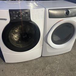 Kenmore Washer And Electrolux Electric Dryer