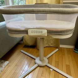 Halo Swivel Bassinet 