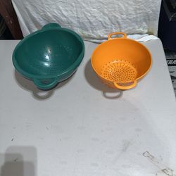 Two Heavy Duty Plastic Colanders