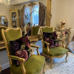 Very beautiful Gorgeous to Chairs Victorian only