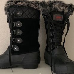 Women’s Snow Boots (SIZE 6)