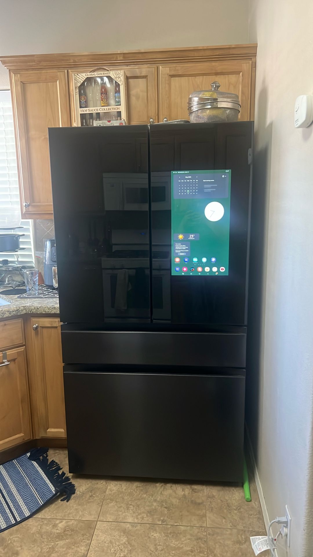 FOR SALE: Samsung BESPOKE 23 cu ft. 4-Door French Door Smart Refrigerator