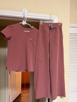 FIGS mauve scrub set
