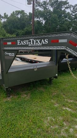 28' CDL WHITE LOWBOY - TRIPLE AXLES