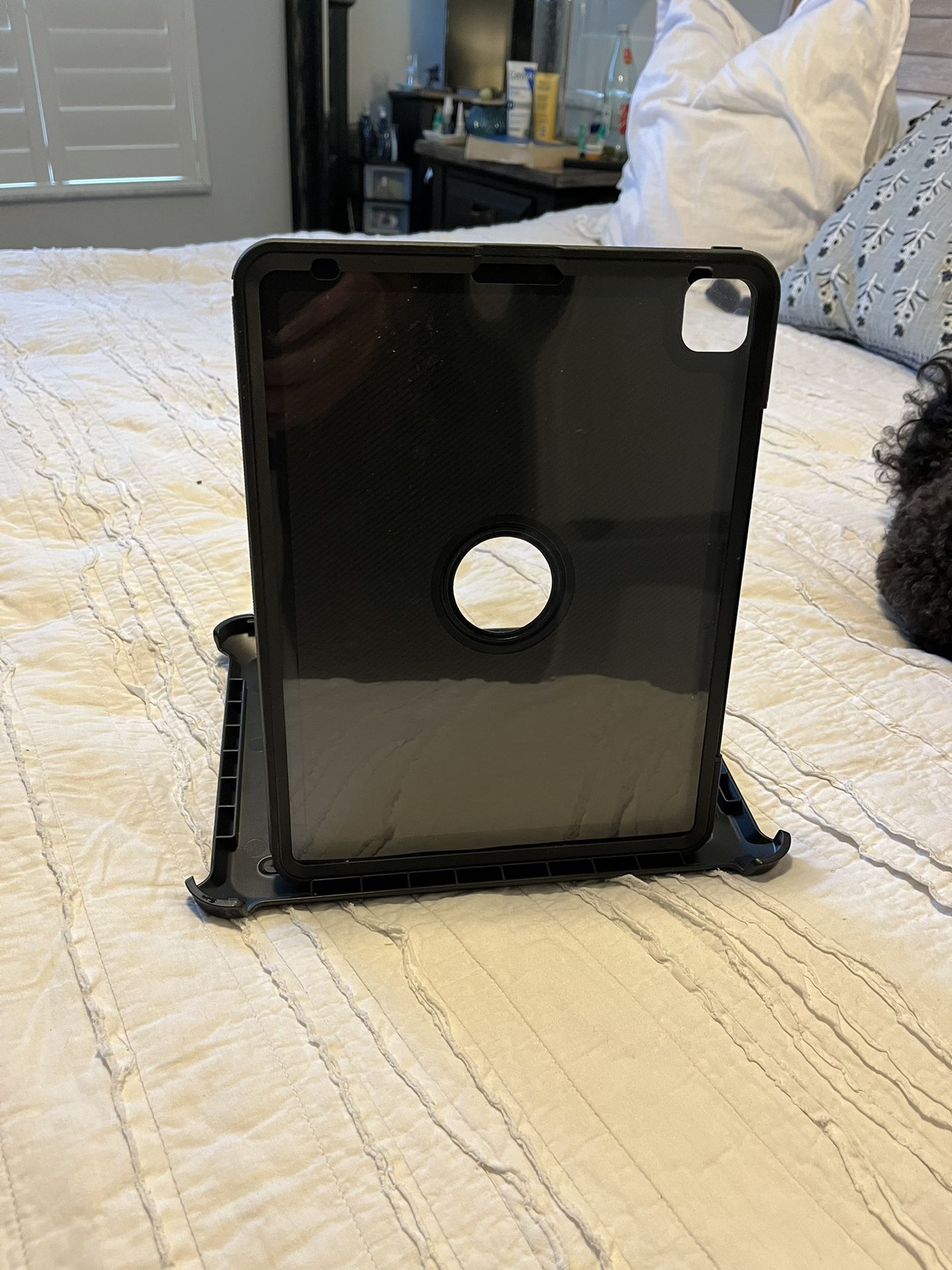 OtterBox DEFENDER SERIES Case for iPad Pro 12.9-inch (5th, 4th & 3rd Gen) - BLACK