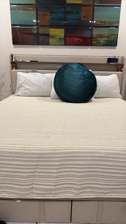 King Size Bed With Four Storage Drawers