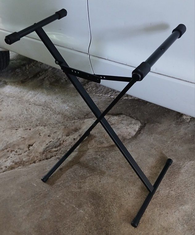 Like New Keyboard Piano Stand