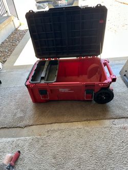 Milwaukee packout rolling tool chest