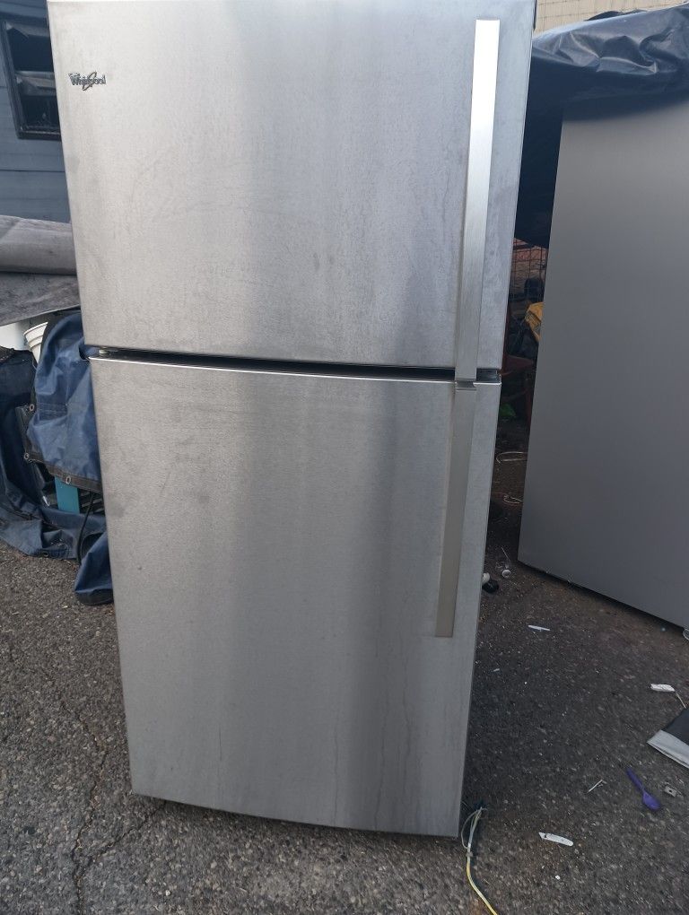 Whirlpool Refrigerator Freezer Excellent Condition Practically Brand New 