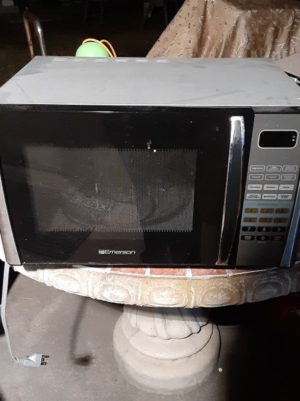 Free Microwave Gratis Pick Up Right Now No Holds
