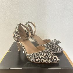 Leopard print bow heels