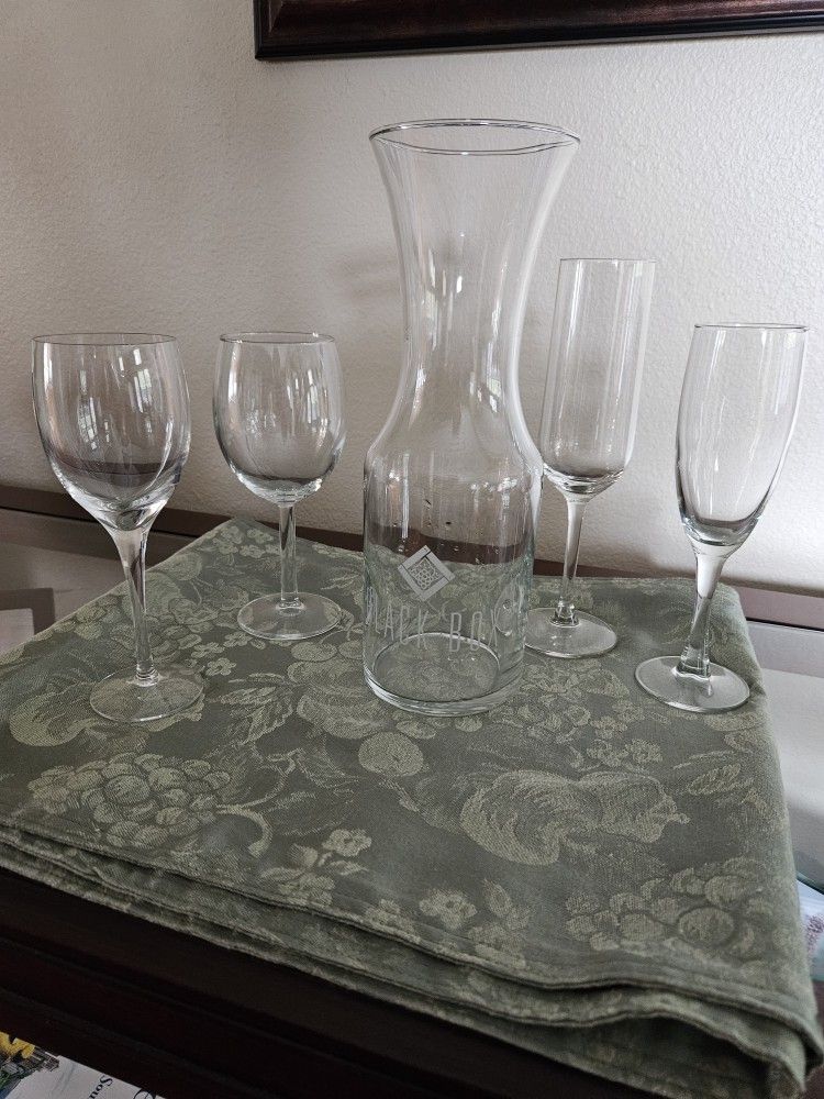 36 Wine Glasses, 35 Champagne Flutes, 10 Carafes