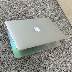 Apple MacBook Pro 13” Retina I5/8GB\256GB SSD $220