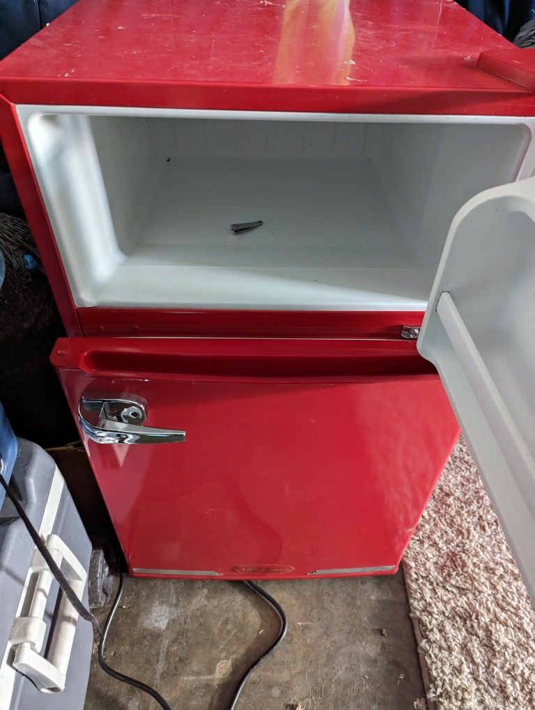 Nostalgia Electrics Refrigerator for Sale in Orangevale, CA OfferUp